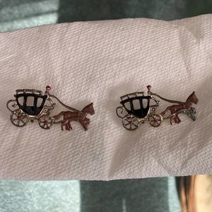 Set of 2 vintage carriage driver and horse pins brooch stagecaoch
